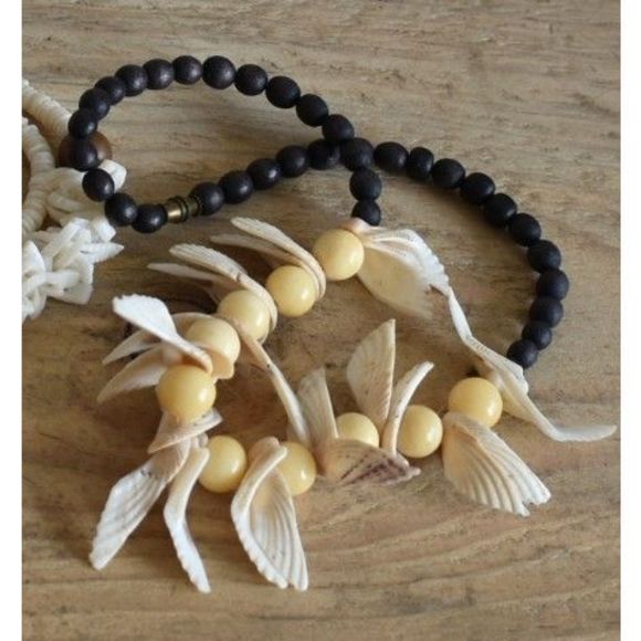 Vintage Shell and Wood Beads Fringe Focal Necklace 16" - Picture 3 of 3